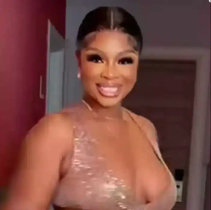 Naija Serwaa Amihere look-alike causes a stir at a program with her provocative dressing