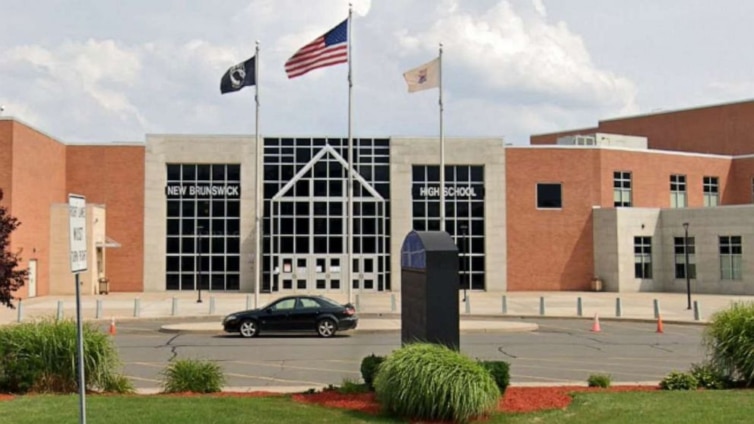 Woman arrested for enrolling as high school student