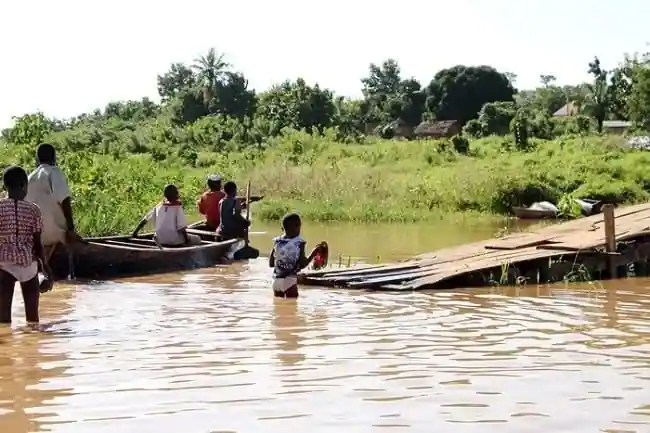 Children in Tapa Abotoase risk their lives daily to get to school