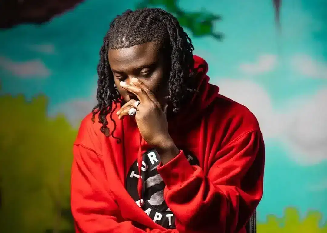 Stonebwoy appeals to the people of Bantama to return a stolen phone