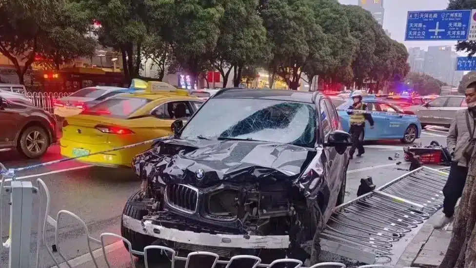 China: Guangzhou driver causes five deaths after driving into crowds