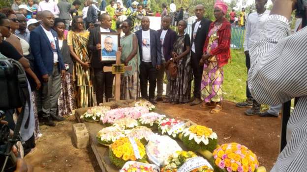 Hundreds turn out for a Rwandan government critic’s funeral