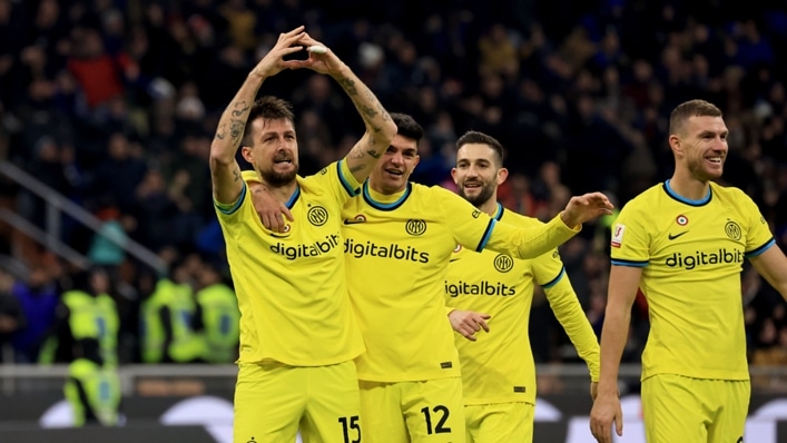 Acerbi header sends Inter Milan through