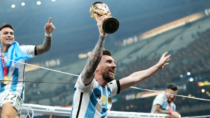 Scaloni urges Messi to play in the next World Cup