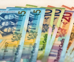 Cedi sells at GH¢12.20 to $1, GH¢9.00 on interbank market as of January 10