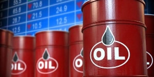 Increase in oil prices due to a weak dollar and the closure of Colonial Pipeline