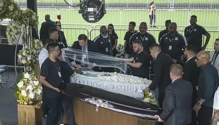 Fans pay last respect to Pele in stadium at Brazil