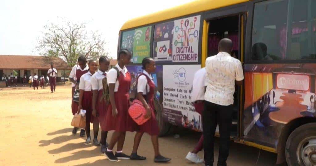 Travelling bus defeat digital illiteracy in Liberia