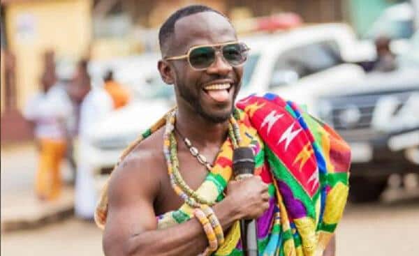 Freemason is dangrous – Words of Okyeame Kwame’s mom after rappers decision to join group