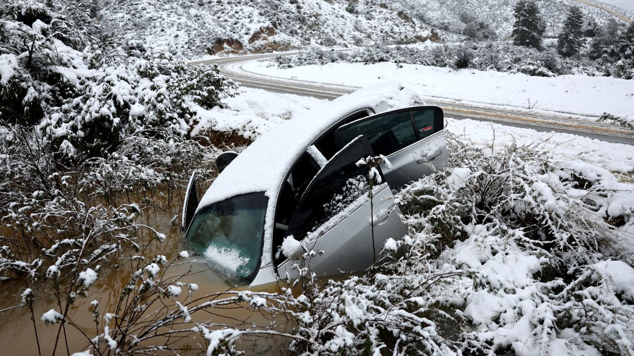 Southern California experiences snowfall of up to 6.5 feet and rainfall of up to 5 inches