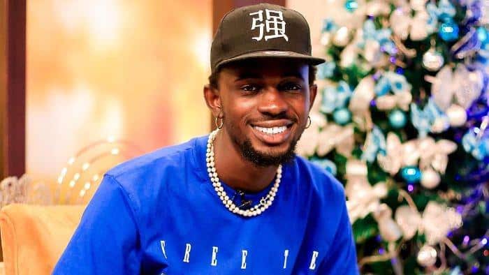 Students jam with Black Sherif at University of Lagos