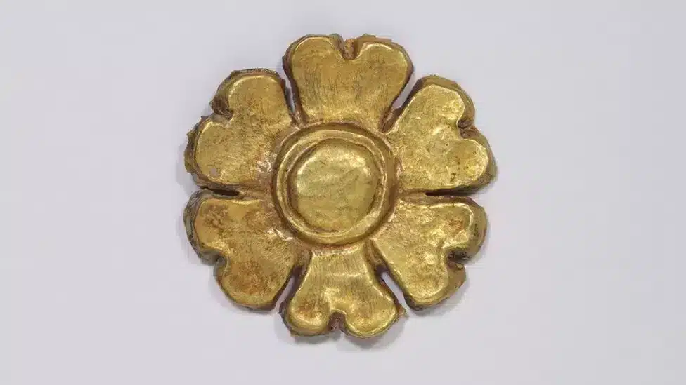 Angkorian crown jewellery: Stolen Cambodian antiquity resurfaces in London