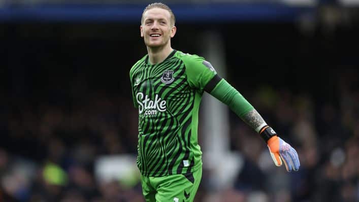 Everton goalkeeper Pickford accepts a new deal at Goodison