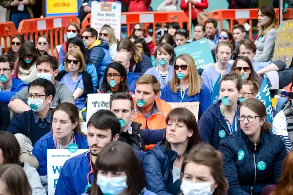 UK: Junior doctors three-day strike scheduled for March 13