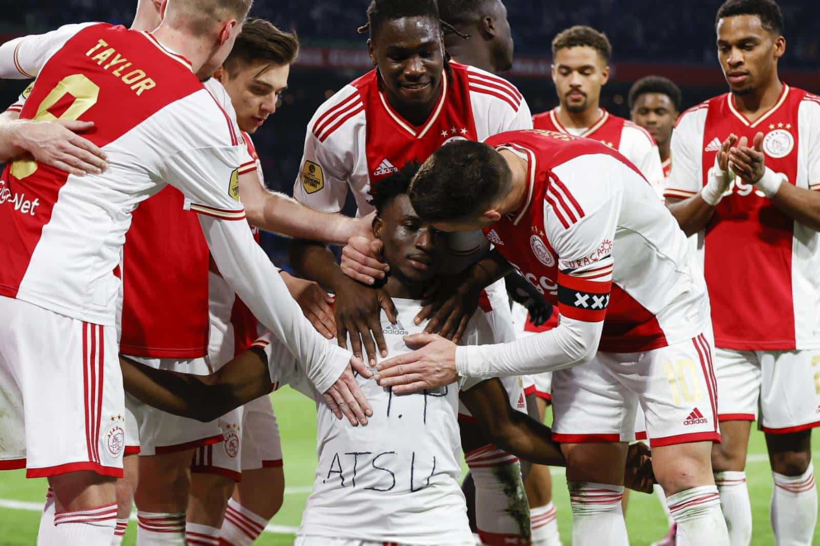 Mohamed Kudus scores for Ajax to clinch a 4-0 victory