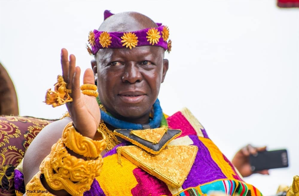 Asantehene Otumfuo Osei Tutu II restores land forcefully seized from owner by Amakomhene