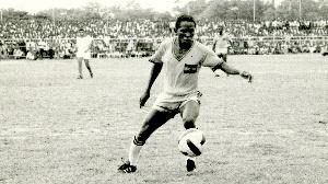 The FIFA Museum honours Osei Kofi, the “Wizard Dribbler
