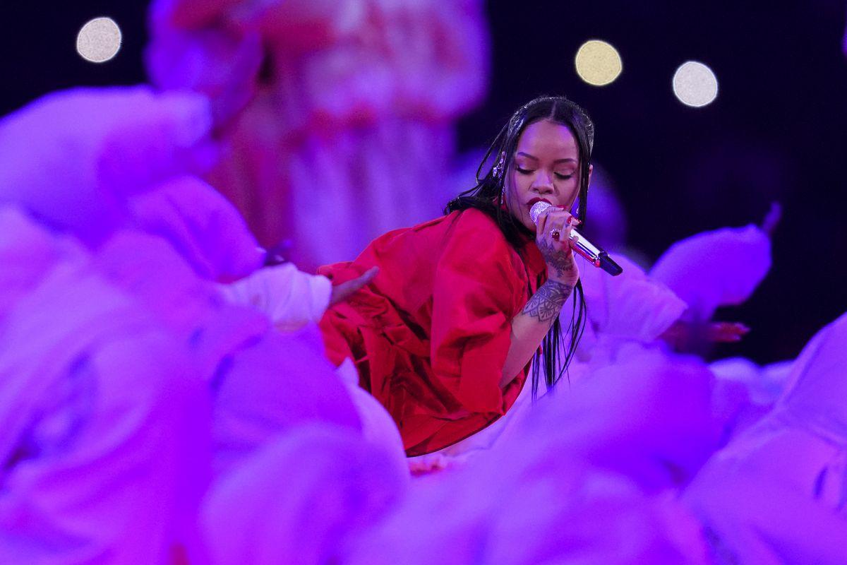 Childhood pictures of Rihanna, Beyoncé, other celebrities