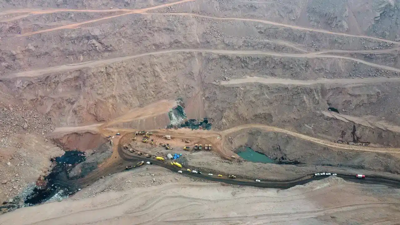 Death case rises in China as mine site collapse
