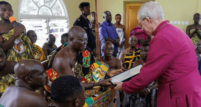 Asantehene receives Cross of St. Augustine from Archbishop of Canterbury