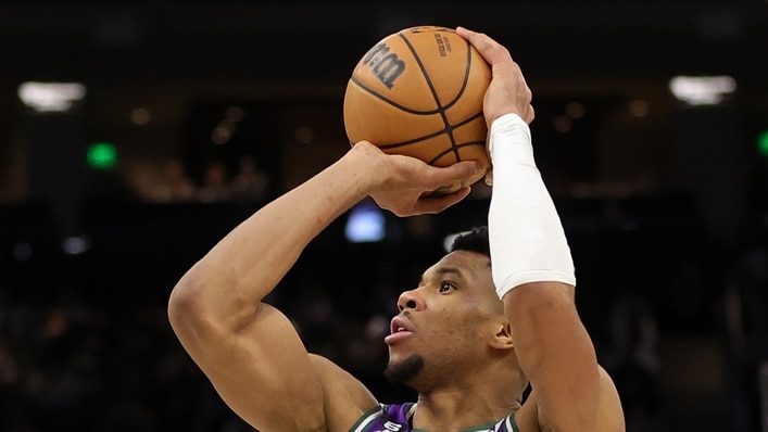 Giannis to celebrate 50-point showing with 50 cheeseburgers