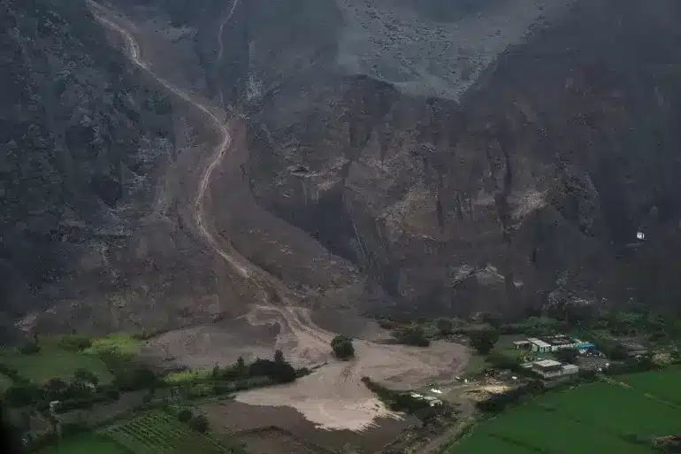 Deadly landslide hits southern Peru, claims more than ten lives and injures many
