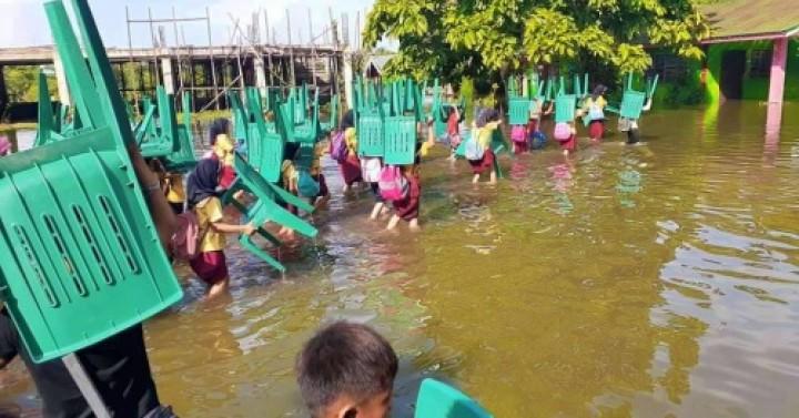 Flooding in SA province leads to suspension of schools