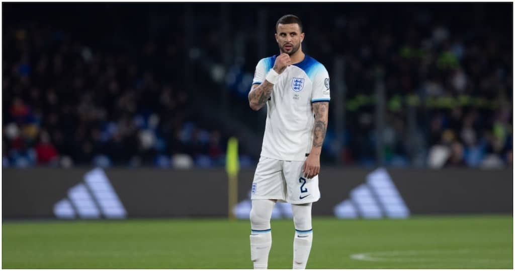 After two yellow cards and Kyle walker was still on the pitch?