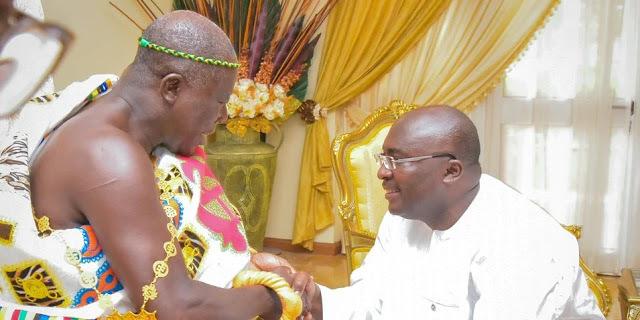 Otumfuo shakes Bawumia; photo warms hearts of many