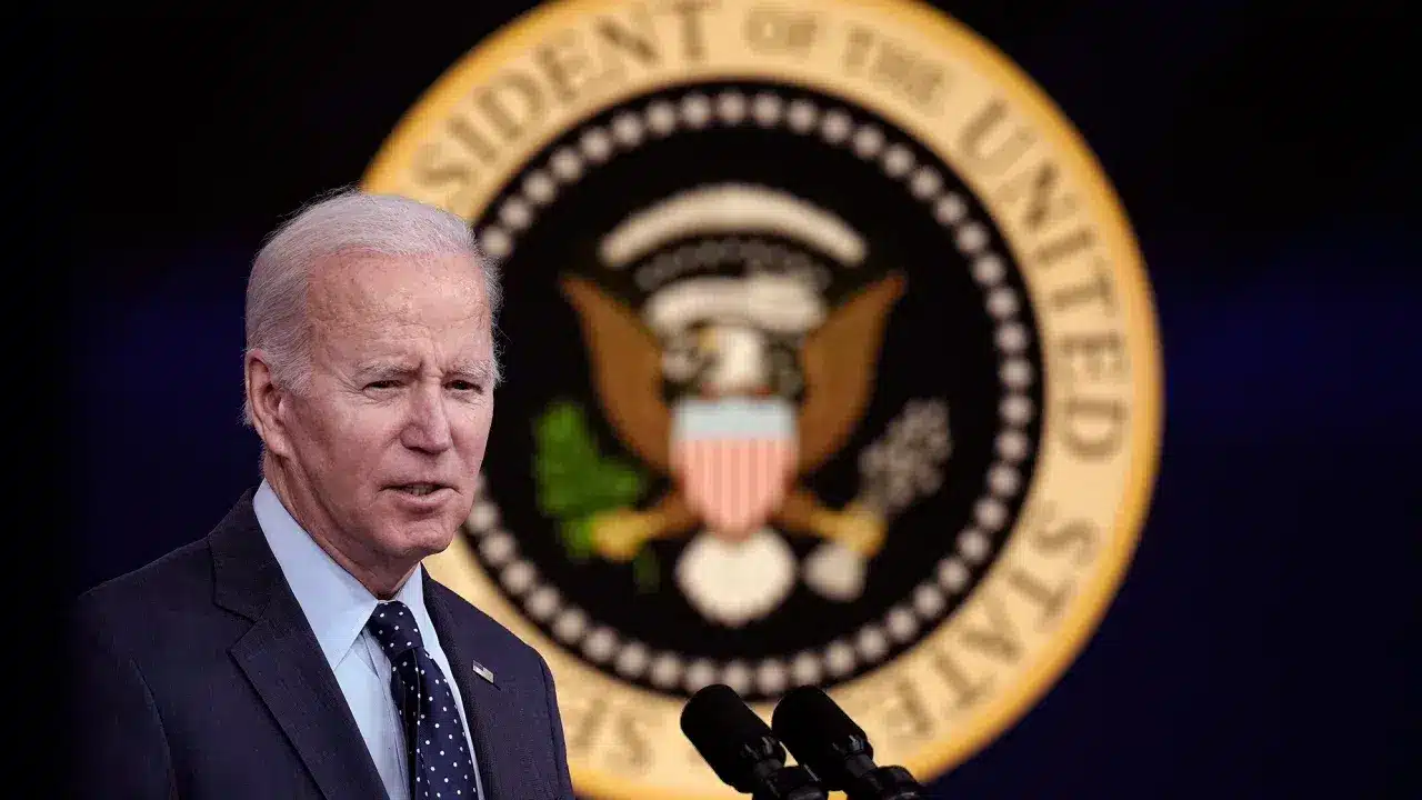 Biden signs measure to prevent the divisive DC criminal bill