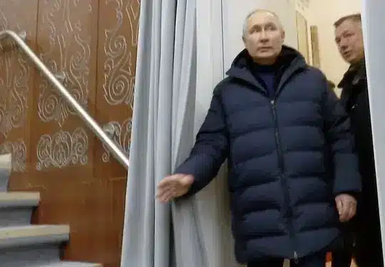 Putin ignores a war crimes arrest warrant