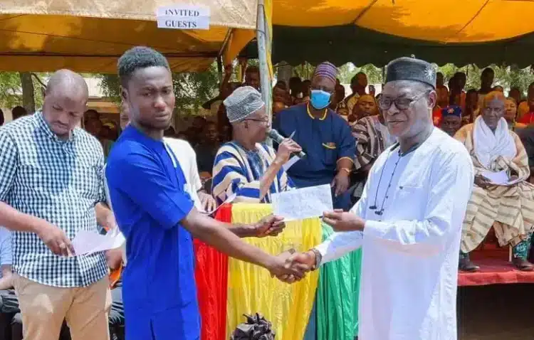 Social media users slam GES for making student travel to receive Ghc200 award