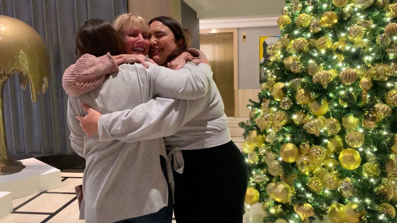 Two sisters and an unknown woman reunites after 23 years giving them $100 in a plane