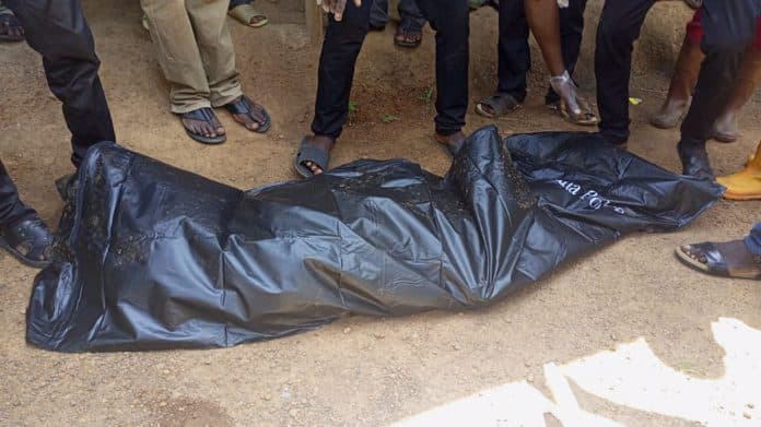 Woman nearly lynched for secretly burying dead husband