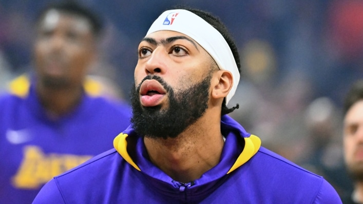Davis joins LeBron on bench after foot injury