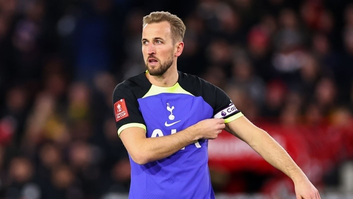 Neville tells Kane to join Man Utd to win trophies