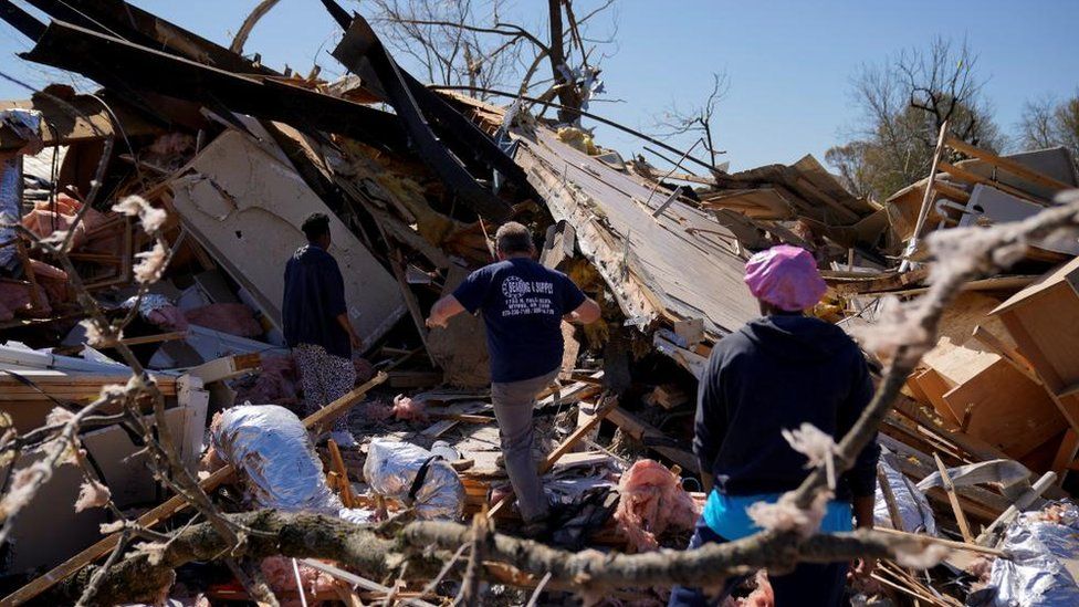 US death toll rise as huge storms destroy several states