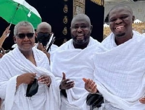 Habib Iddrisu, Mustapha Ussif, pose in a picture with Dangote at Mecca