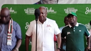 Mahama ‘sweet talks’ NDC branch executives