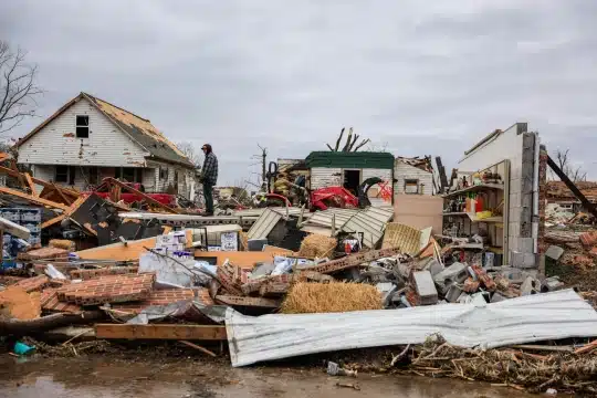 Death toll rises as US tornadoes leave a path of destruction