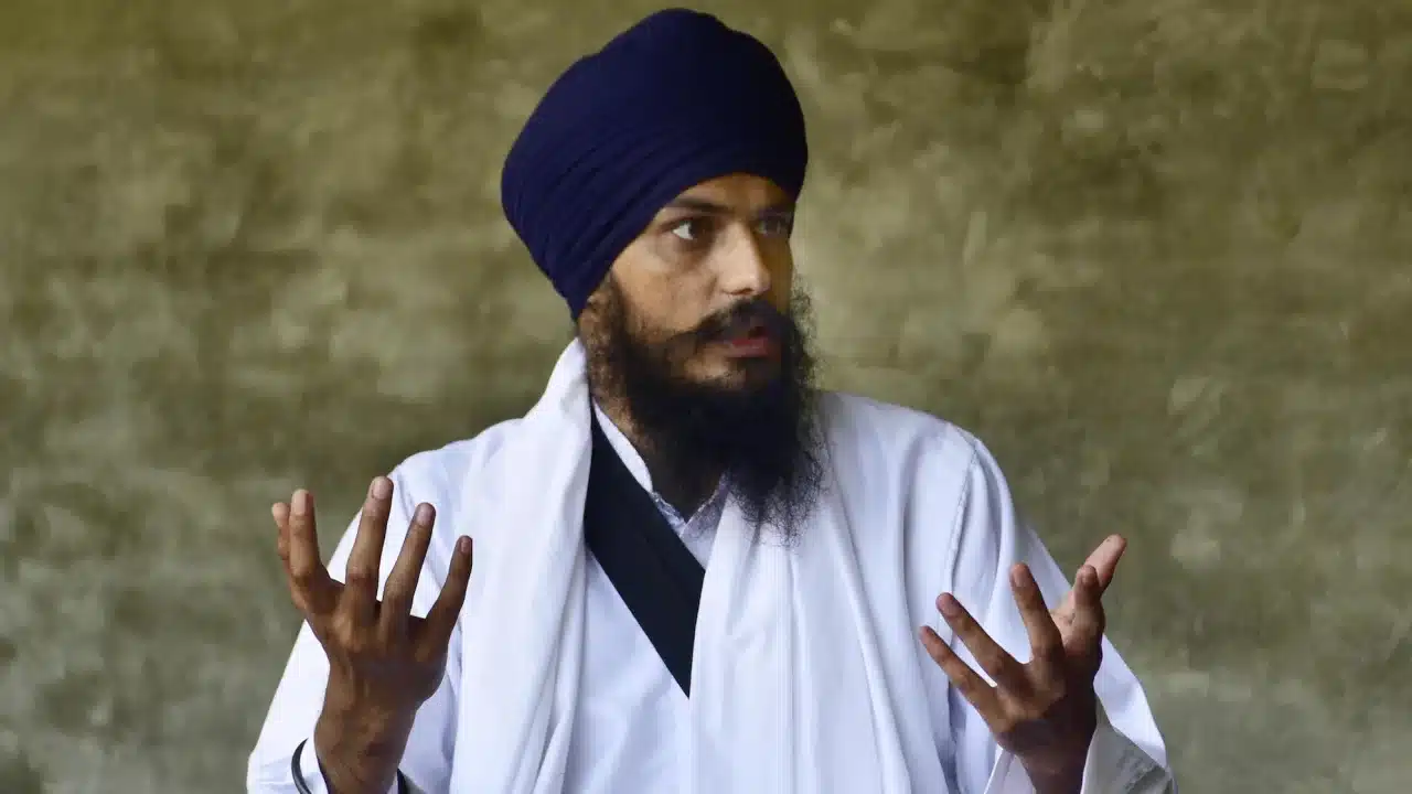 Police in India detain a suspected Sikh separatist leader