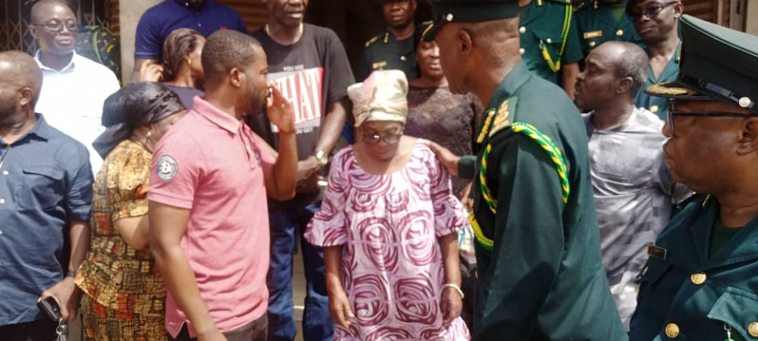 The family of the murdered immigration officer calls for justice