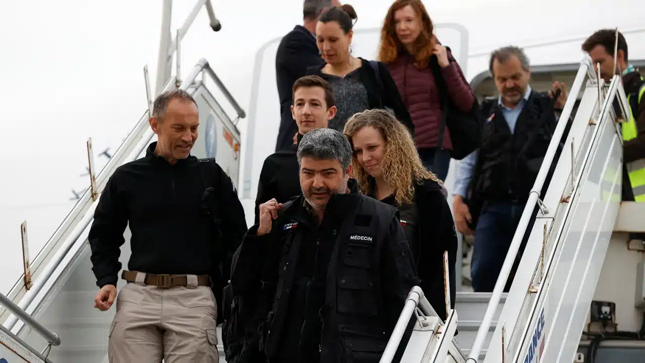 American teacher took French evacuation plane out of Sudan