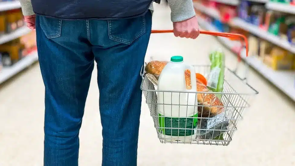 Lidl, Aldi and Asda cut down milk prices