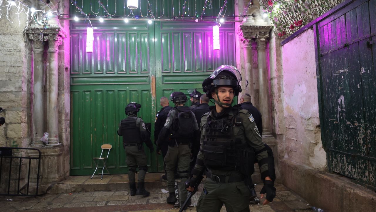 Al-Aqsa mosque invaded by Israeli police for a second occasion
