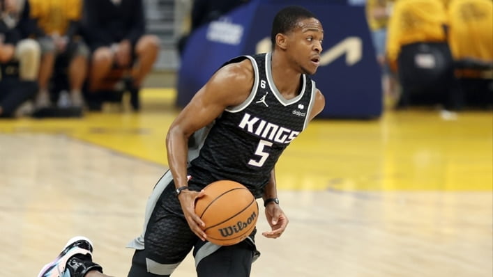 Kings’ De’Aaron Fox fractures finger