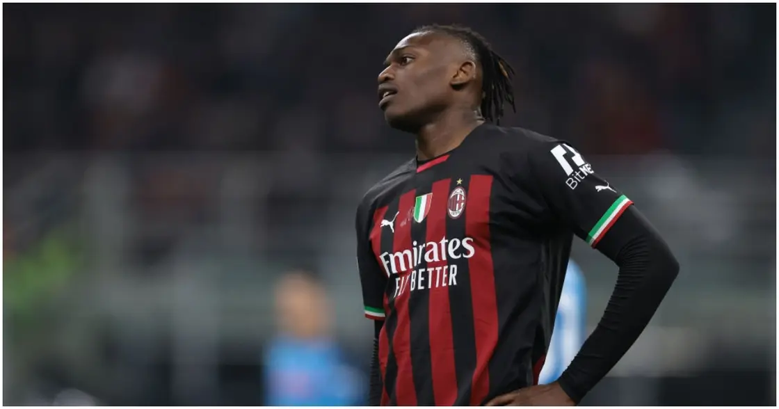 Rafael Leao delayed Milan-Napoli game after corner flag smashing