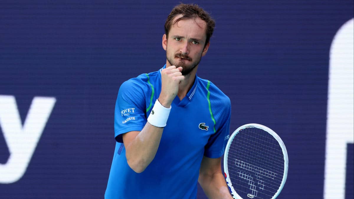 Medvedev defeats Sinner to secure Miami Open title