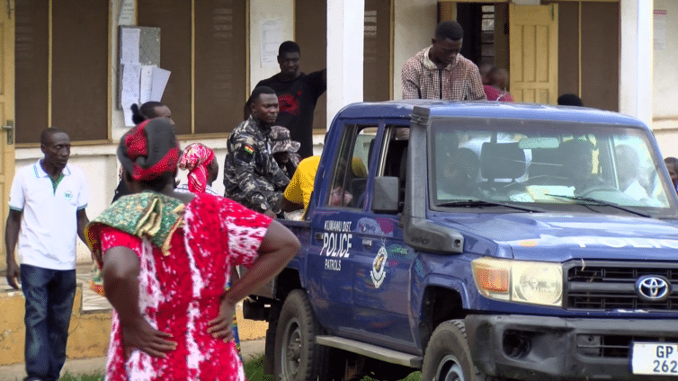 7 accused of assaulting police officer granted bail