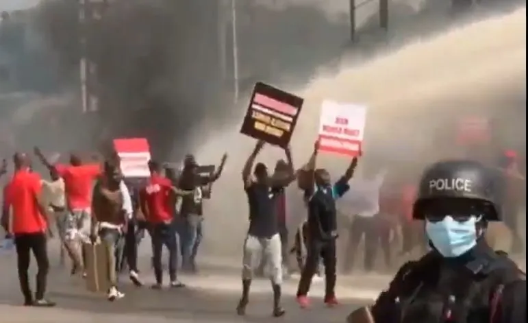 Sefwi Bekwai: Angry youths demonstrate at police station over detainment of colleague